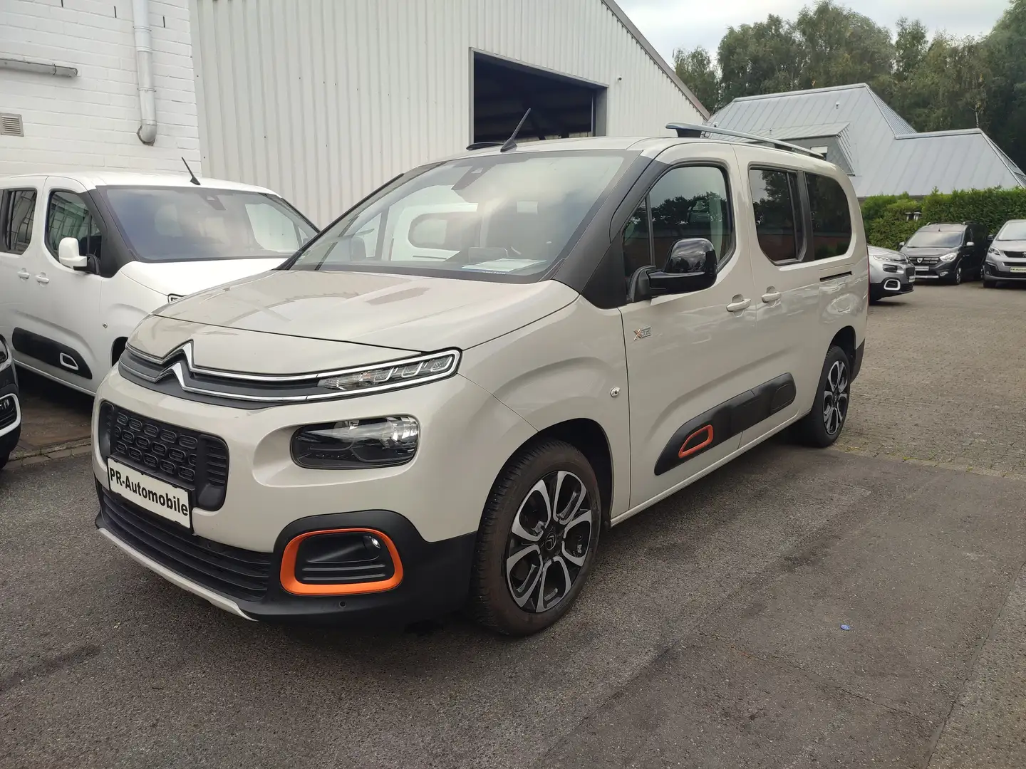 Citroen Berlingo PureTech XL XTR Klimaaut./PDC+Cam/Alu Beige - 1