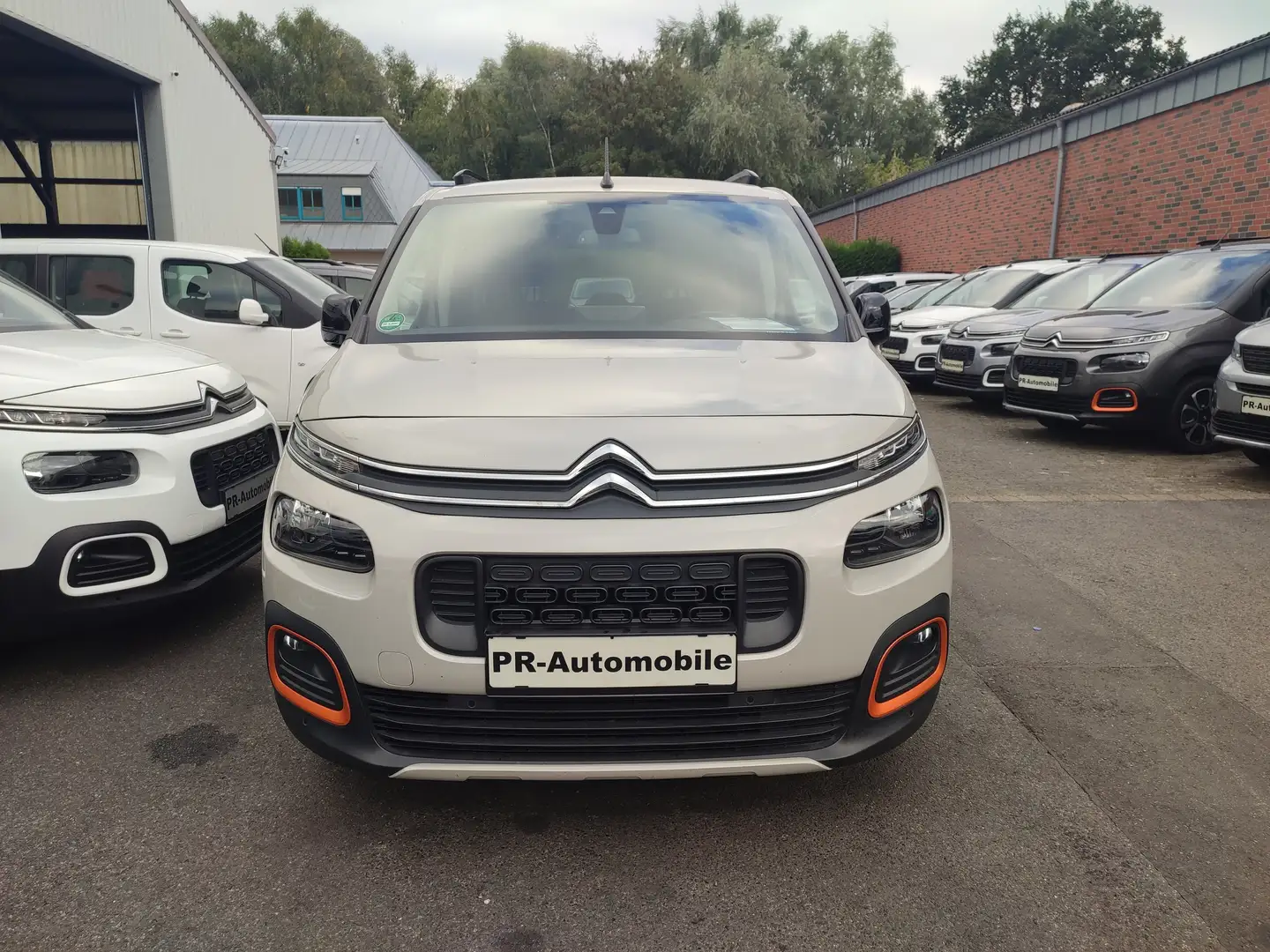 Citroen Berlingo PureTech XL XTR Klimaaut./PDC+Cam/Alu Beige - 2