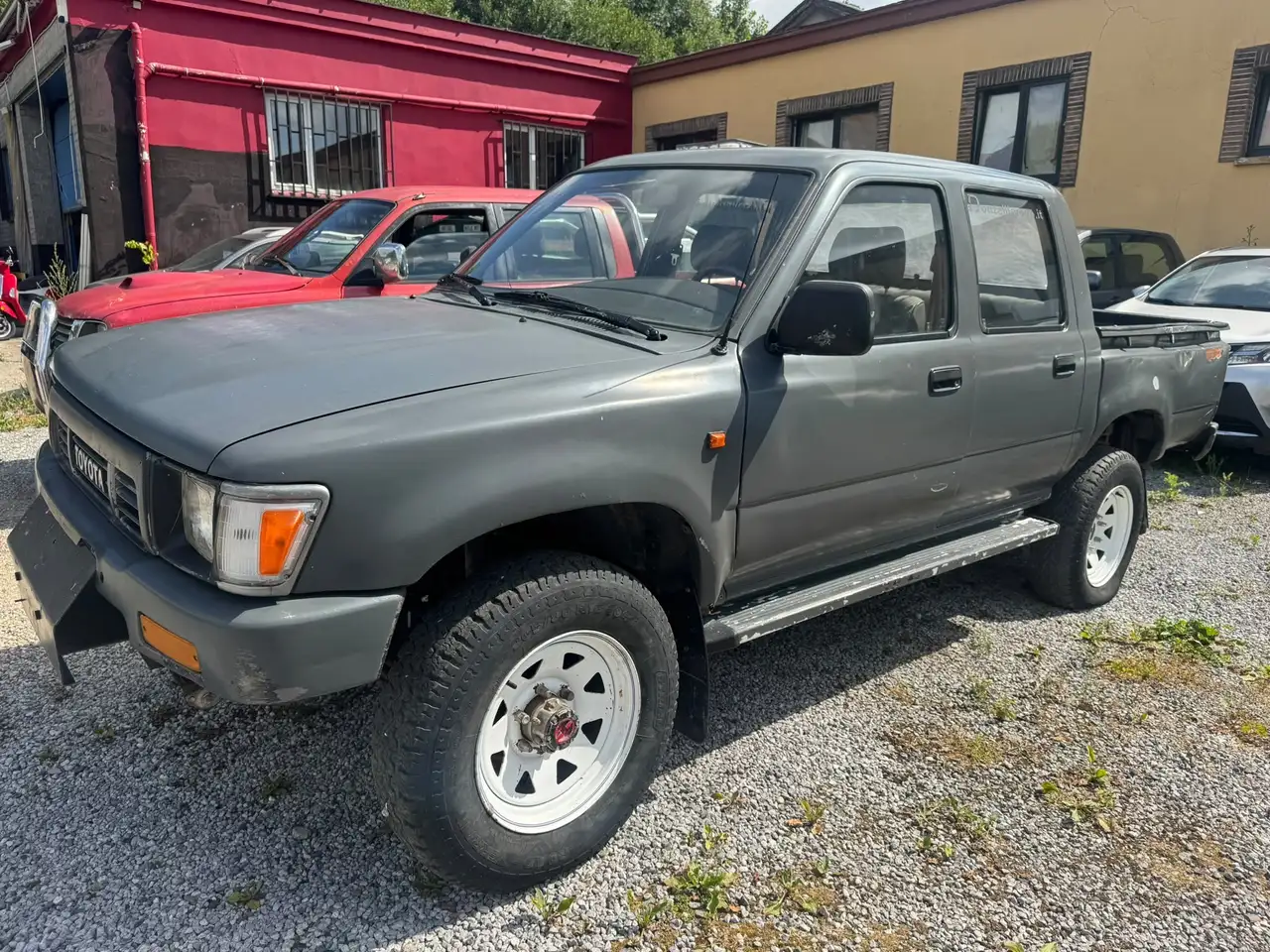 Toyota Hilux 2.4 D 4WD SR5, foto 3