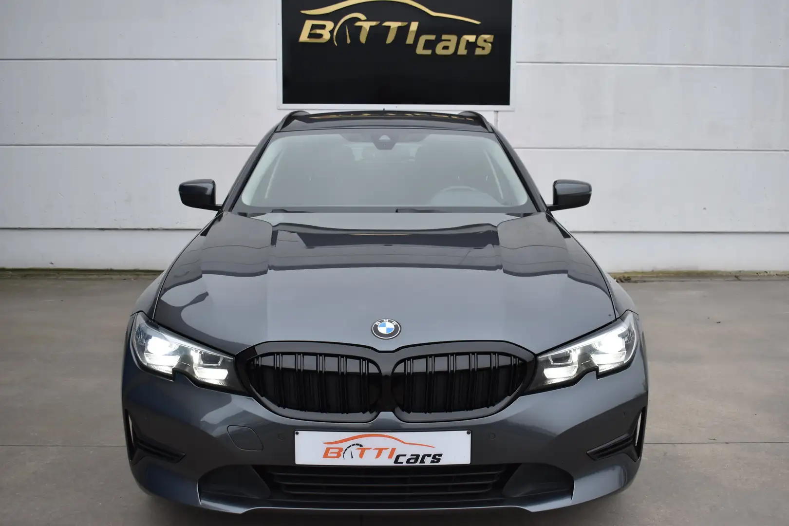 BMW 318 2.0dA* Shadow-line* Navi* 3-zone Airco* PDC V&A Šedá - 2