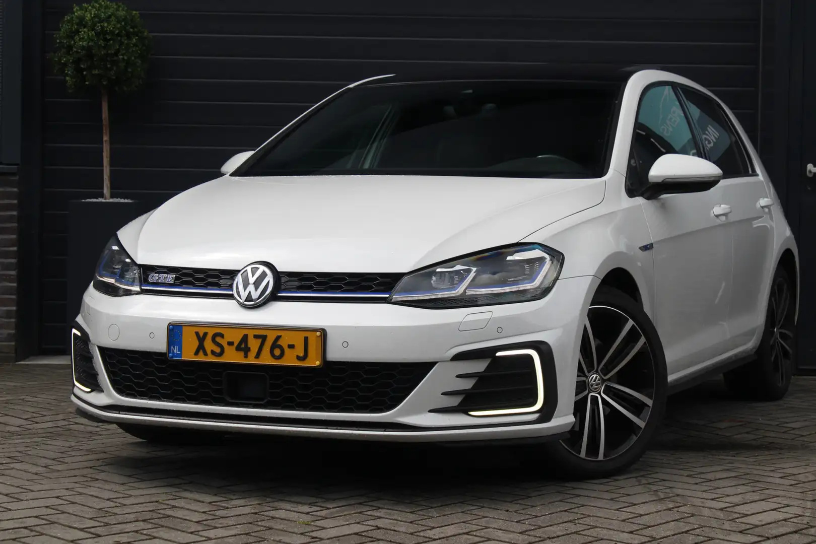 Volkswagen Golf GTE 1.4 TSI PHEV | Pano | Leder | Camera Alb - 1