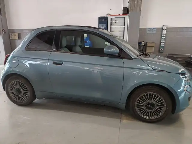 Fiat 500E view 4