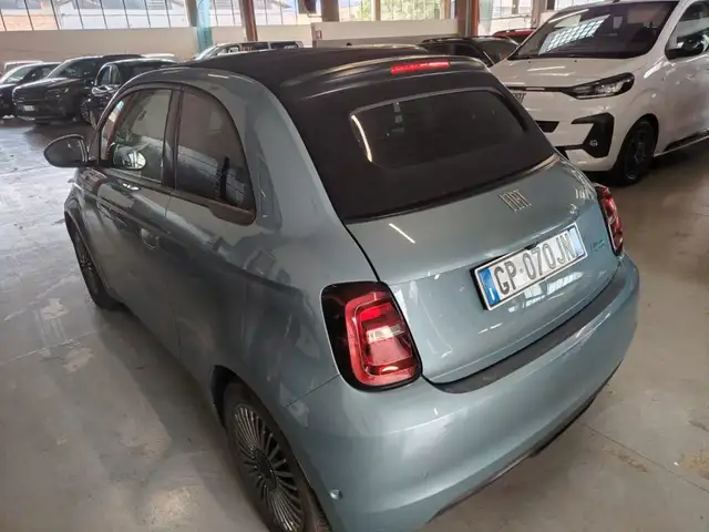 Fiat 500E view 10