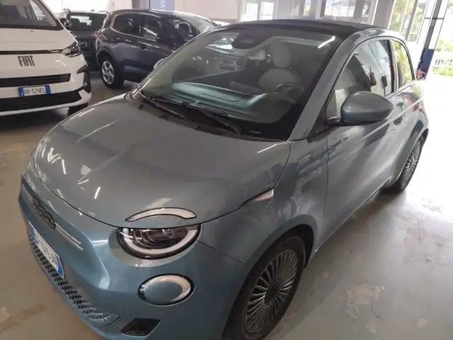 Fiat 500E view 9