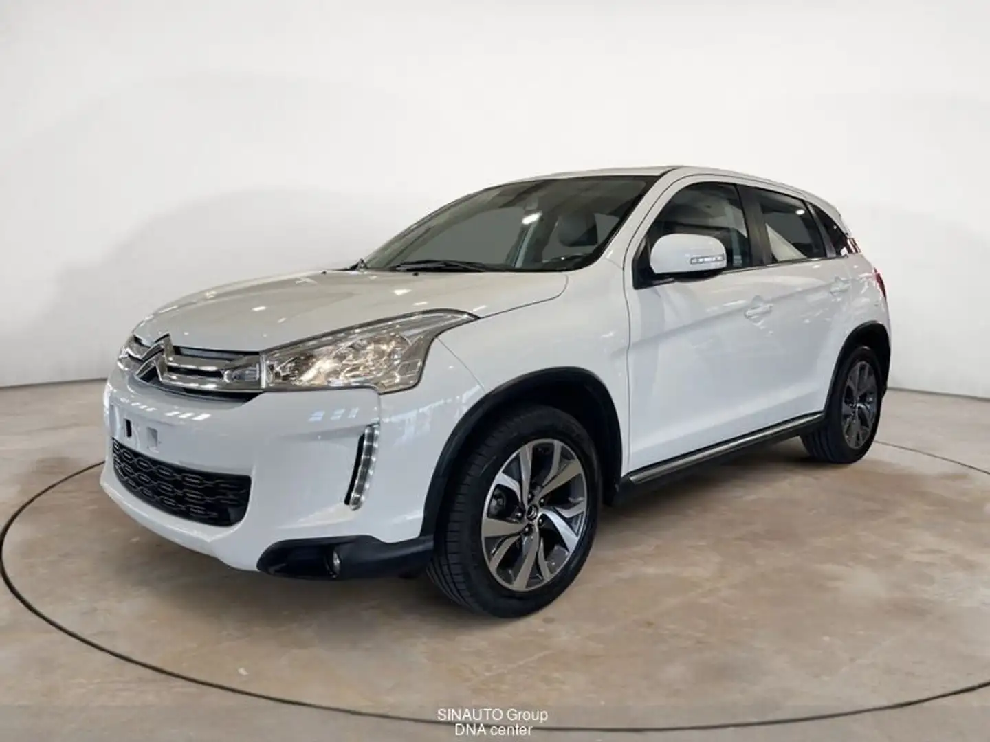 Citroen C4 Aircross 1.6 HDi 115 Stop&Start 4WD Exclusive Bílá - 1