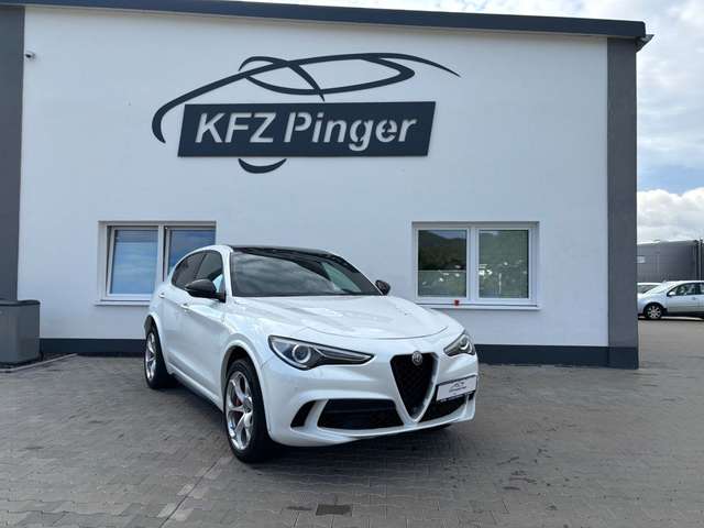 Imagine Alfa Romeo Stelvio Quadrifoglio Q4