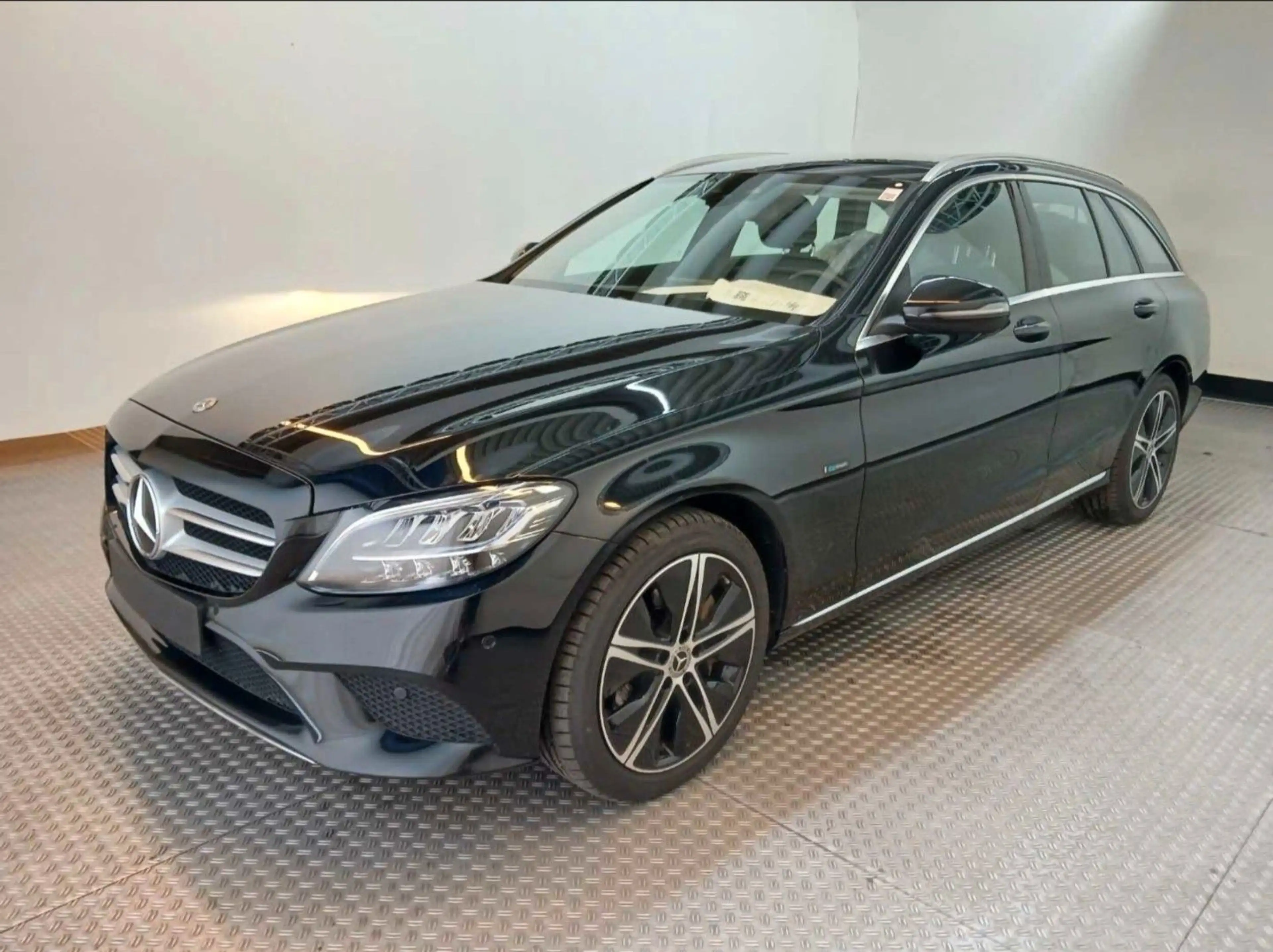 Mercedes-Benz C 300 e 9GTR LED NAVI COMAND CAM 44Co2