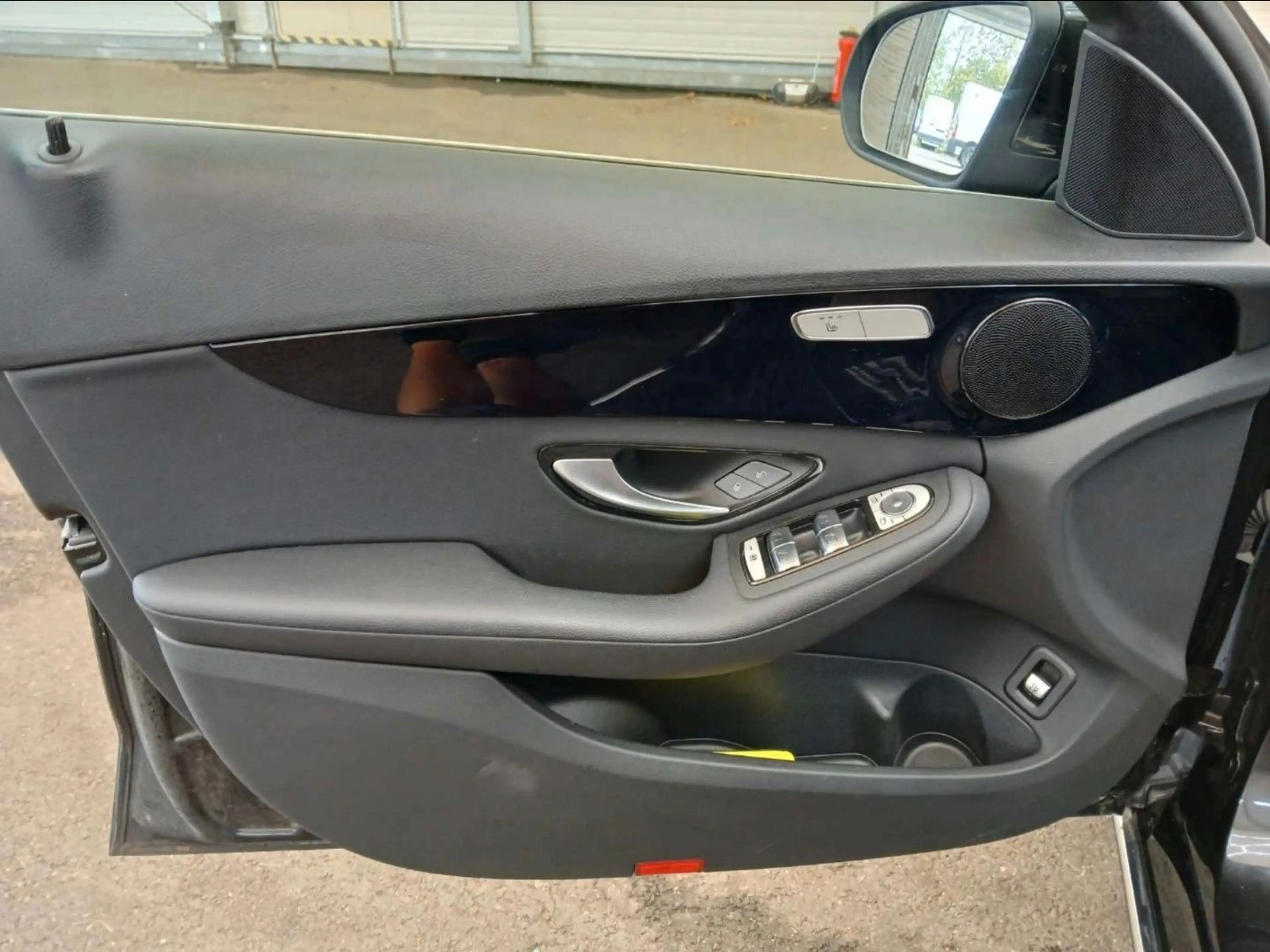 Mercedes-Benz C 300 e 9GTR LED NAVI COMAND CAM 44Co2 — photo 22