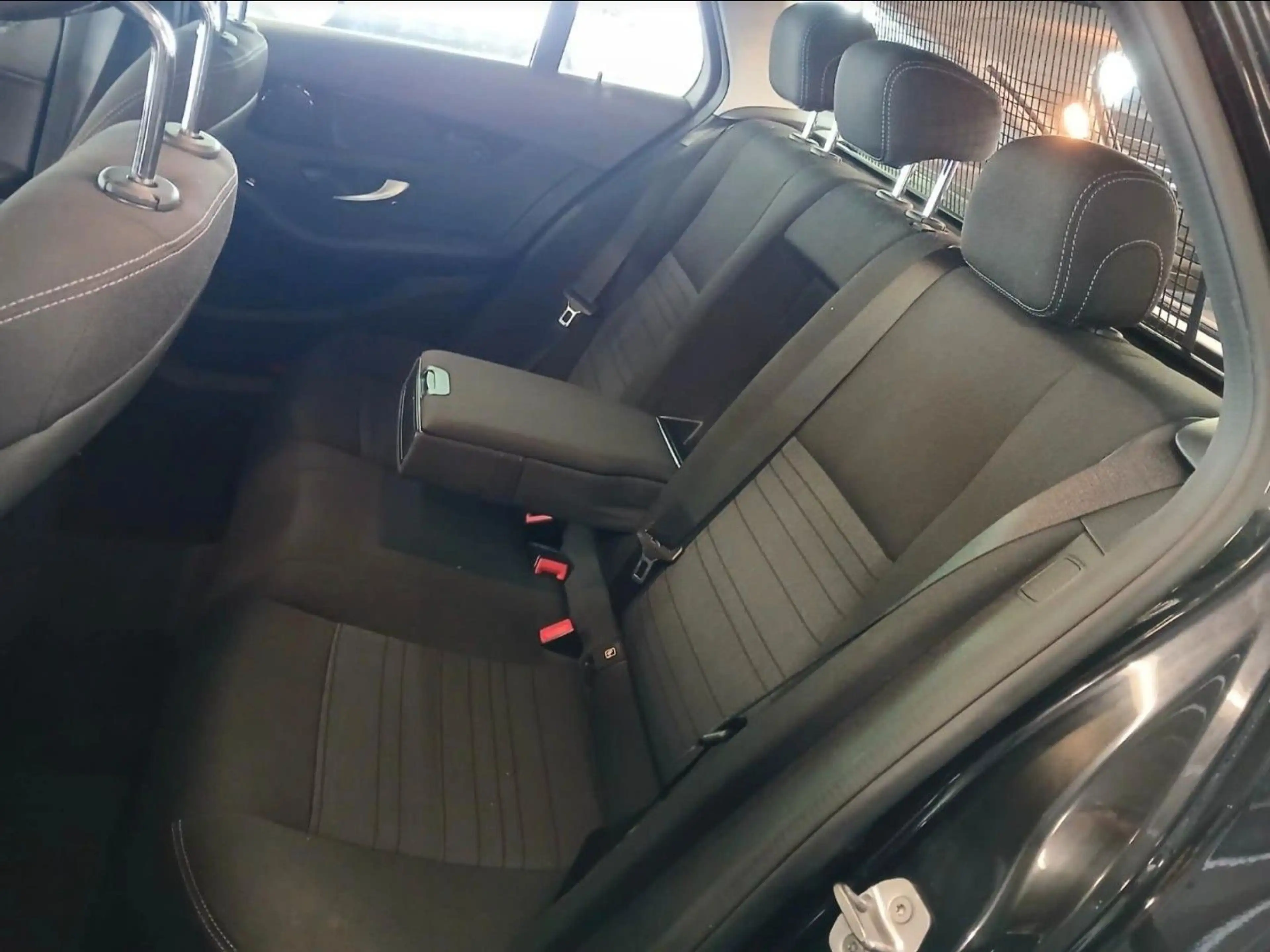 Mercedes-Benz C 300 e 9GTR LED NAVI COMAND CAM 44Co2 — photo 18