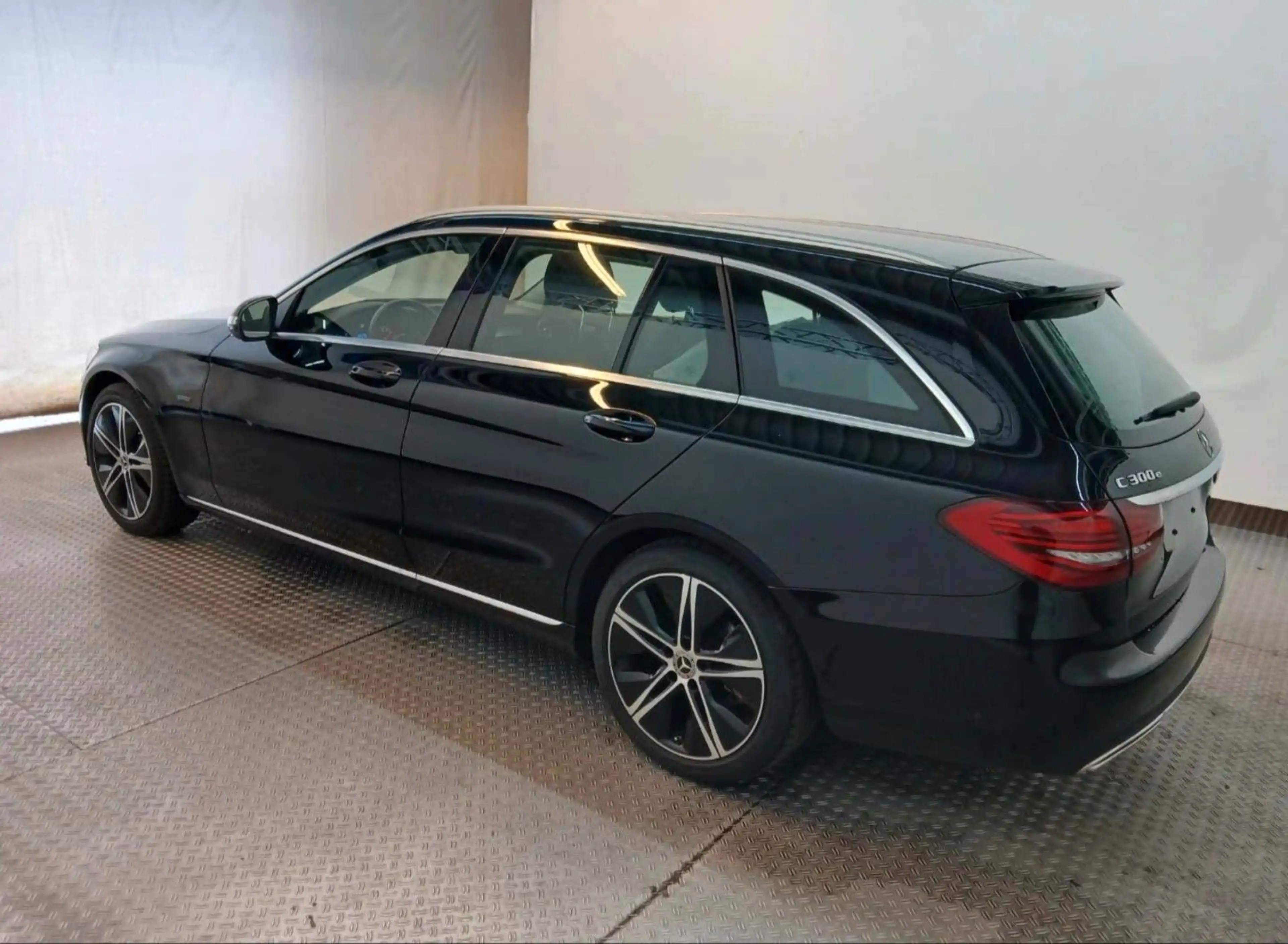 Mercedes-Benz C 300 e 9GTR LED NAVI COMAND CAM 44Co2 — photo 10