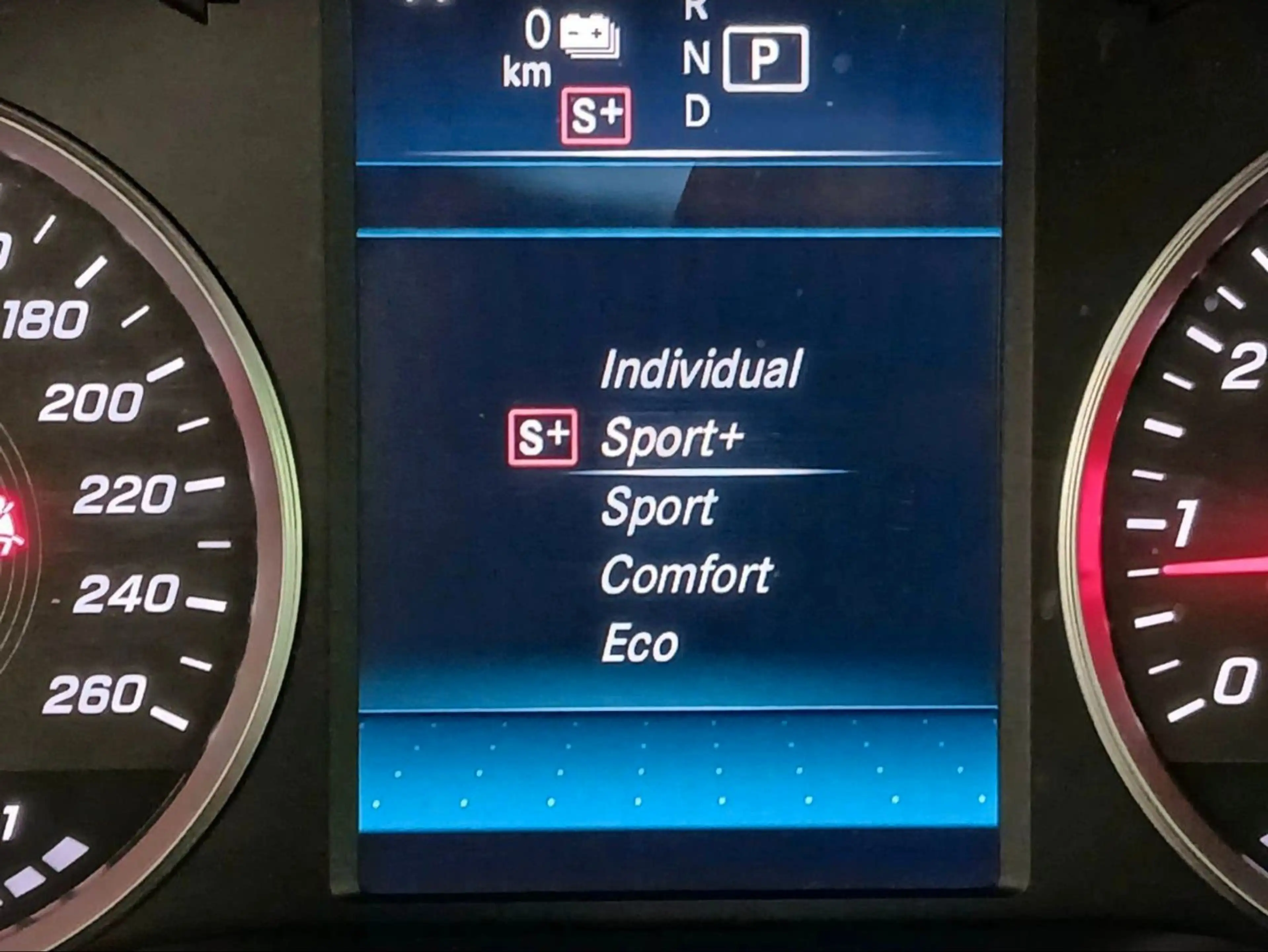 Mercedes-Benz C 300 e 9GTR LED NAVI COMAND CAM 44Co2 — photo 16