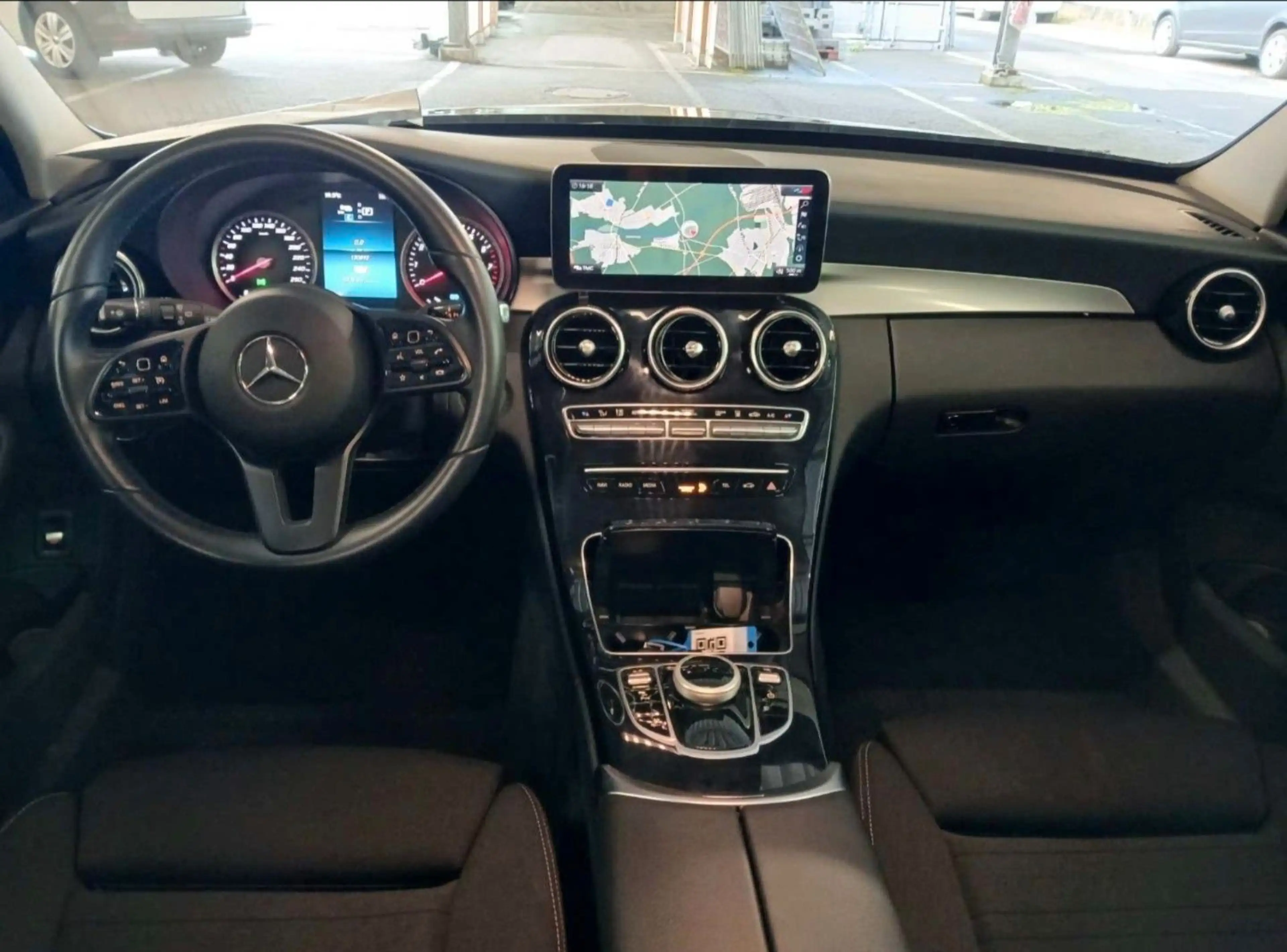 Mercedes-Benz C 300 e 9GTR LED NAVI COMAND CAM 44Co2 — photo 3