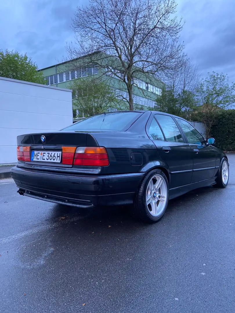 BMW 325 325i Schwarz - 2