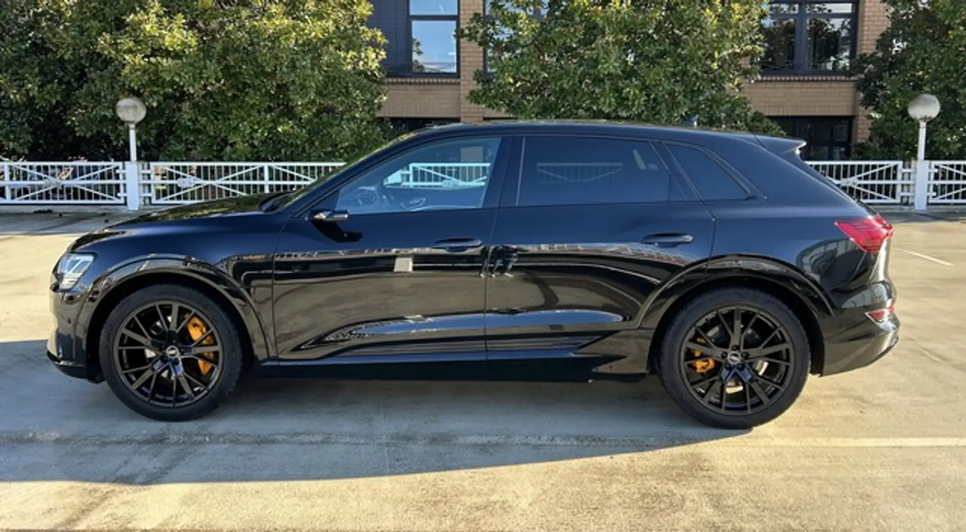 Audi e-tron 55 quattro advanced NP:112¤ Zwart - 2