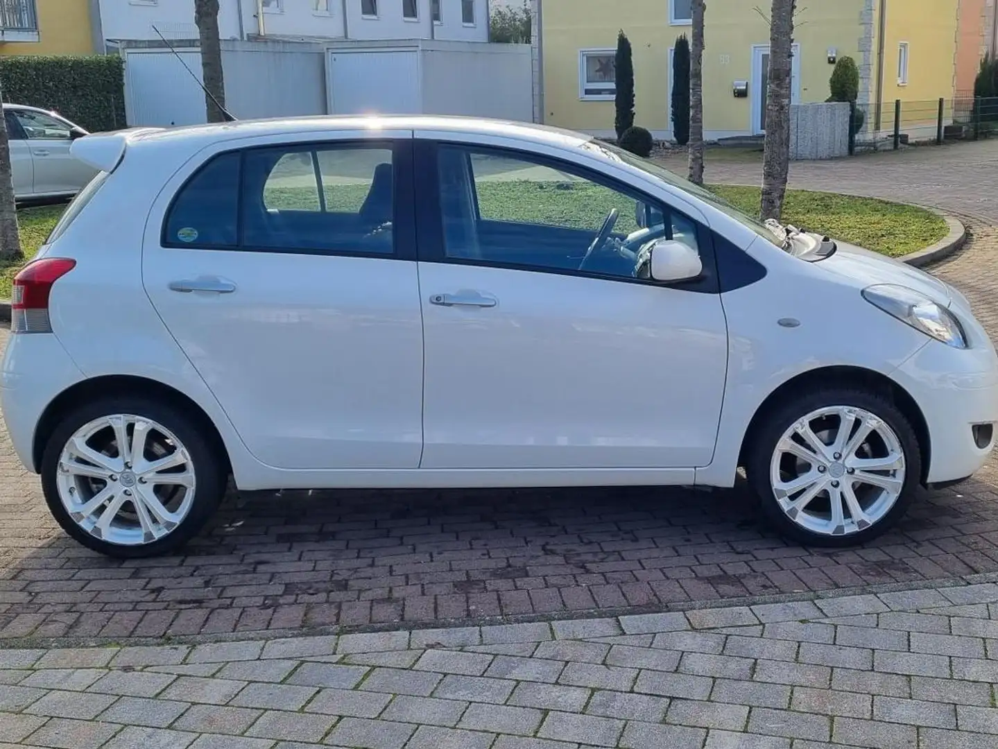 Toyota Yaris Toyota Yaris 1.33 VVT-i aus 1.Hand mit 29.978 KM Blanco - 2