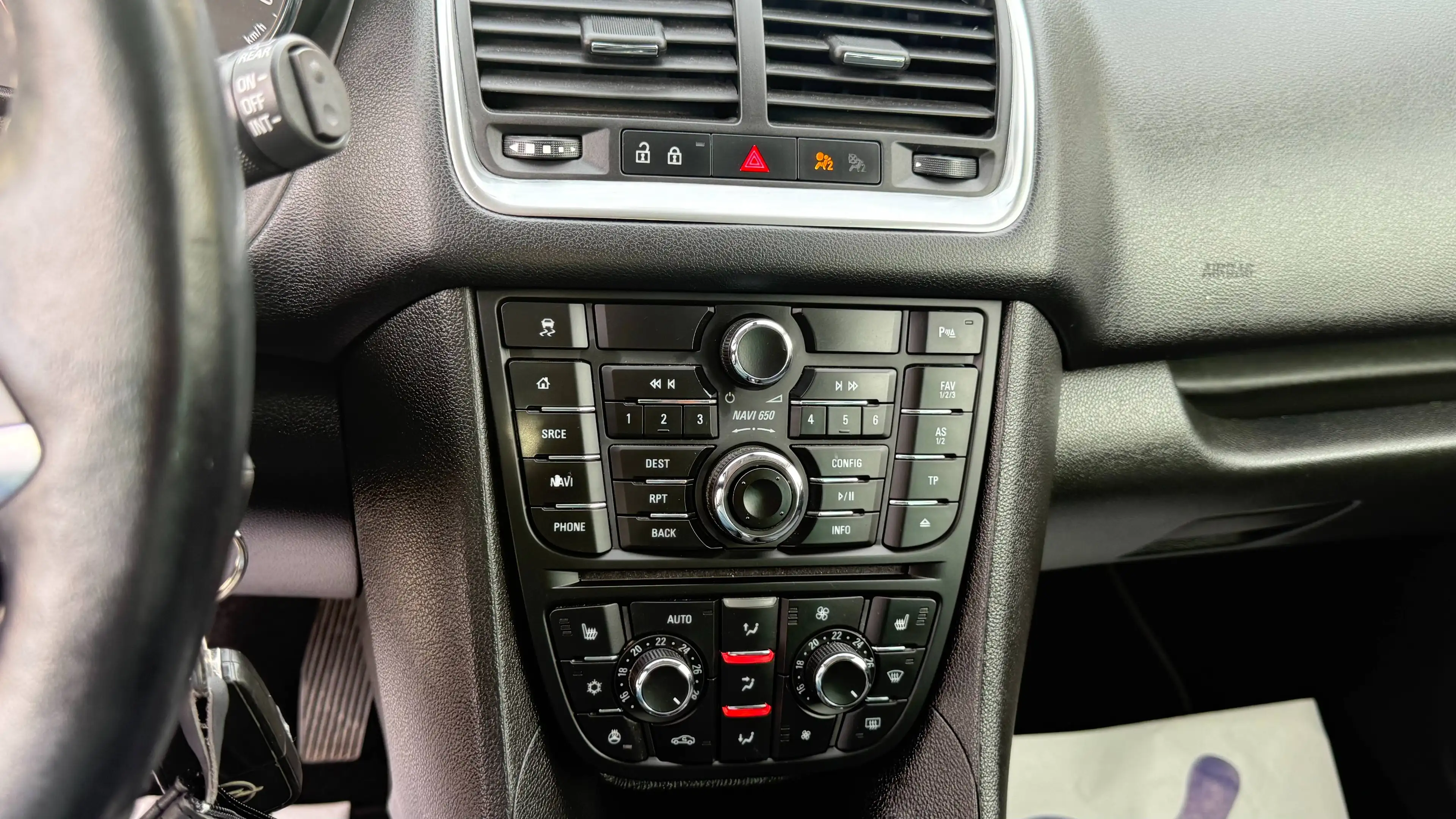Opel Meriva Innovation ERSTE HAND 60995 KM KLIMAAUTOMATIK CAMERA EPH SITZHEIZUNG TÜV NEU — photo 13