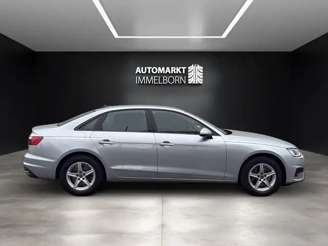 Audi A4 view 11