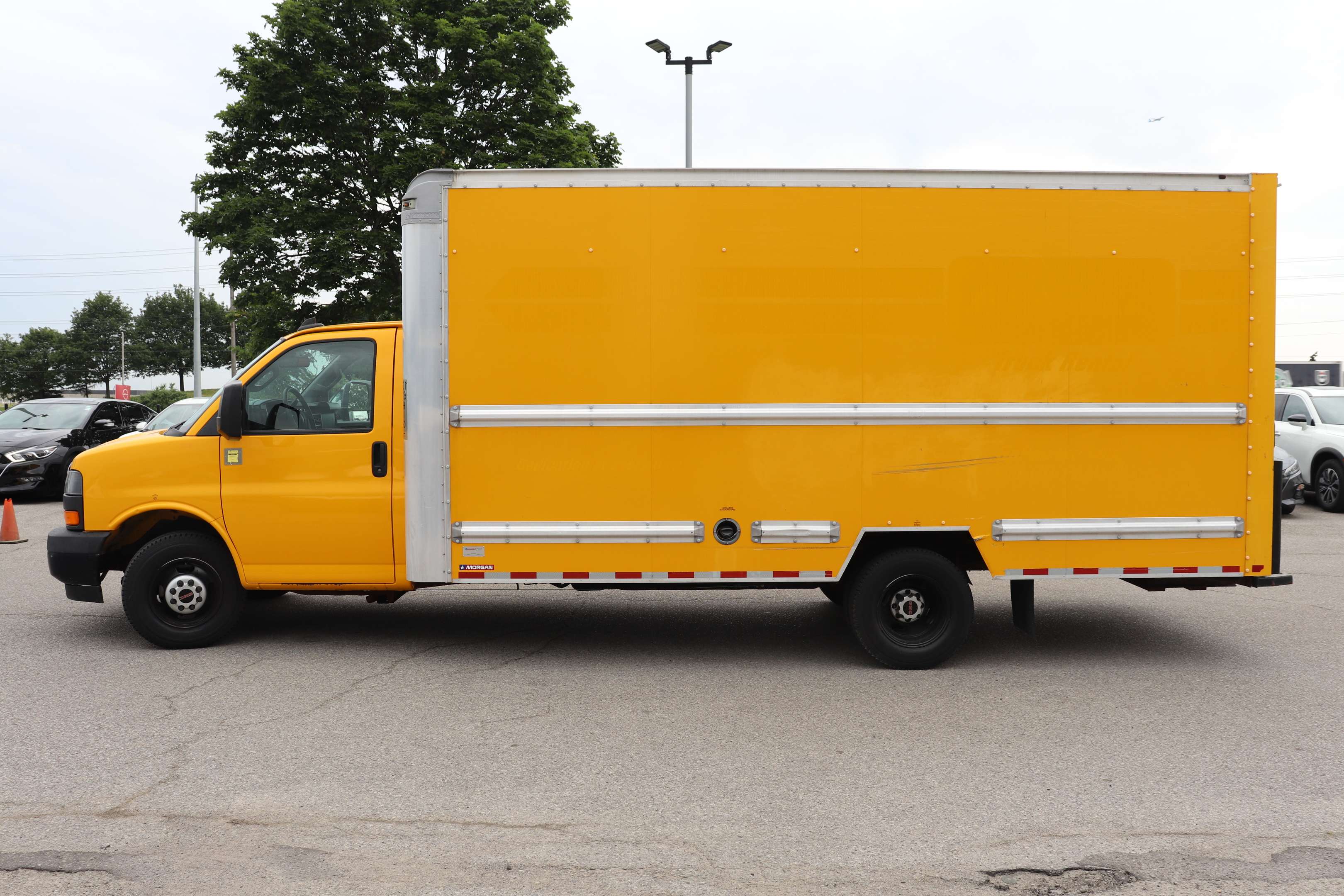 2019 GMC Savana 3500 Commercial Cutaway