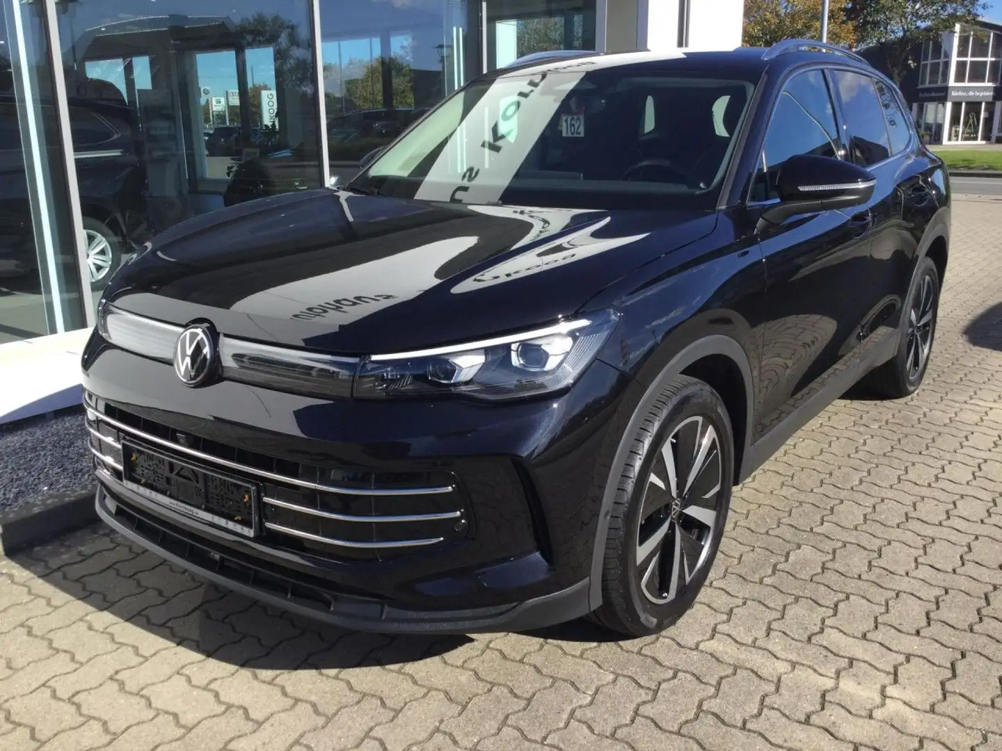 Volkswagen Tiguan 1,5 eTSI DSG Elegance IQ.Drive Area Navi Schwarz - 2