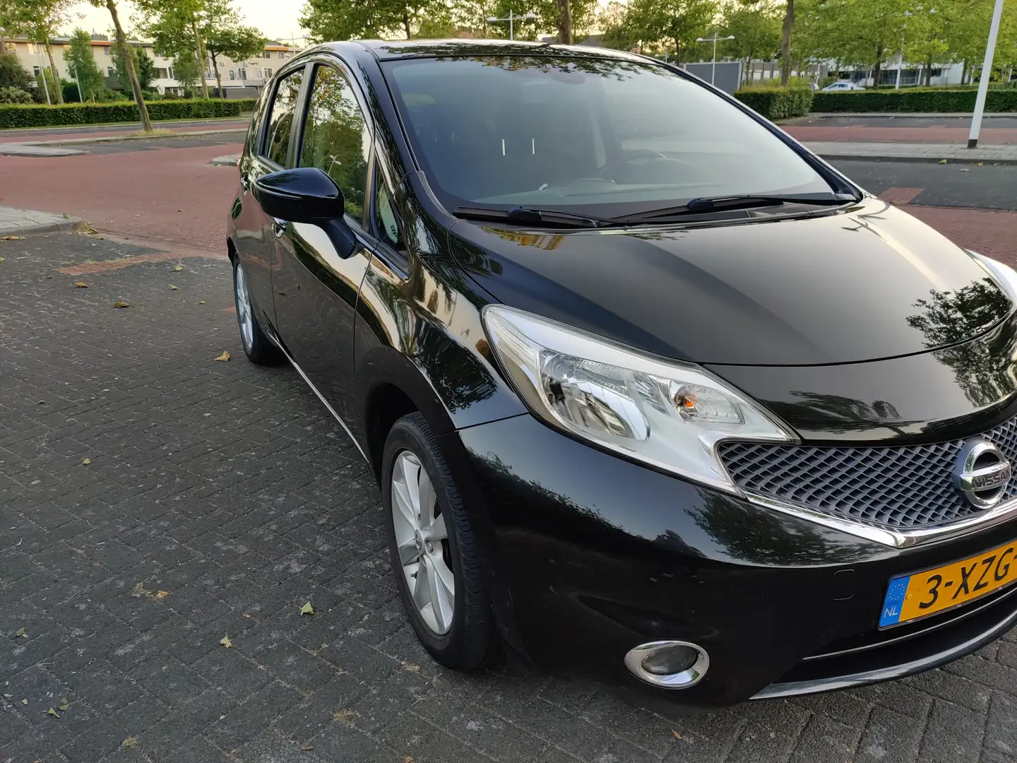 Nissan Note Note 1.2 DIG-S Connect Ed Чорний - 2