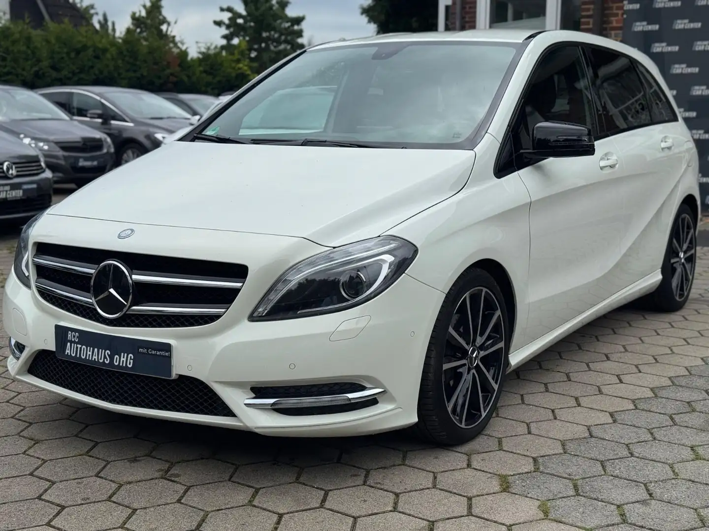 Mercedes-Benz B 180 Edition 1 Kamera Navi PDC Weiß - 1