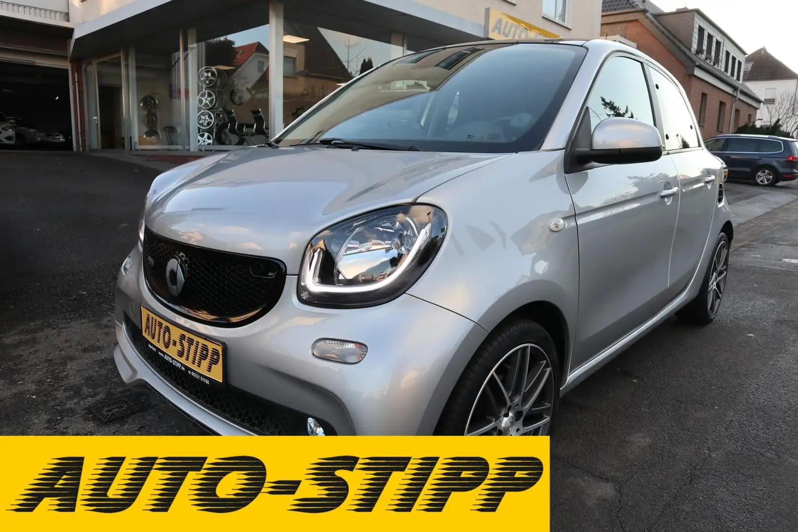 smart forFour BRABUS SPURH TEMP RFK LEDER PANO SITZH Argent - 1