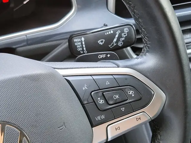 Volkswagen T-Roc view 12