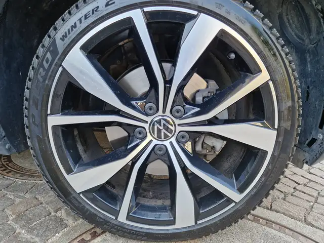 Volkswagen T-Roc view 7