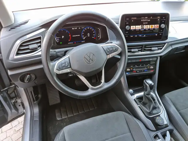 Volkswagen T-Roc view 10