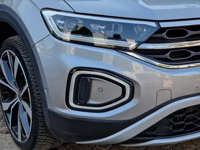 Volkswagen T-Roc view 6