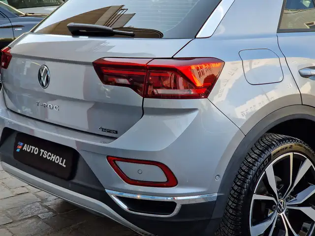 Volkswagen T-Roc view 5