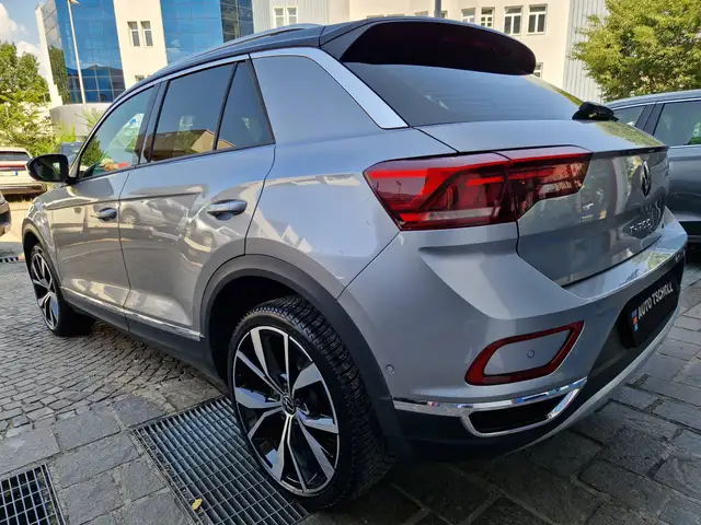 Volkswagen T-Roc view 4