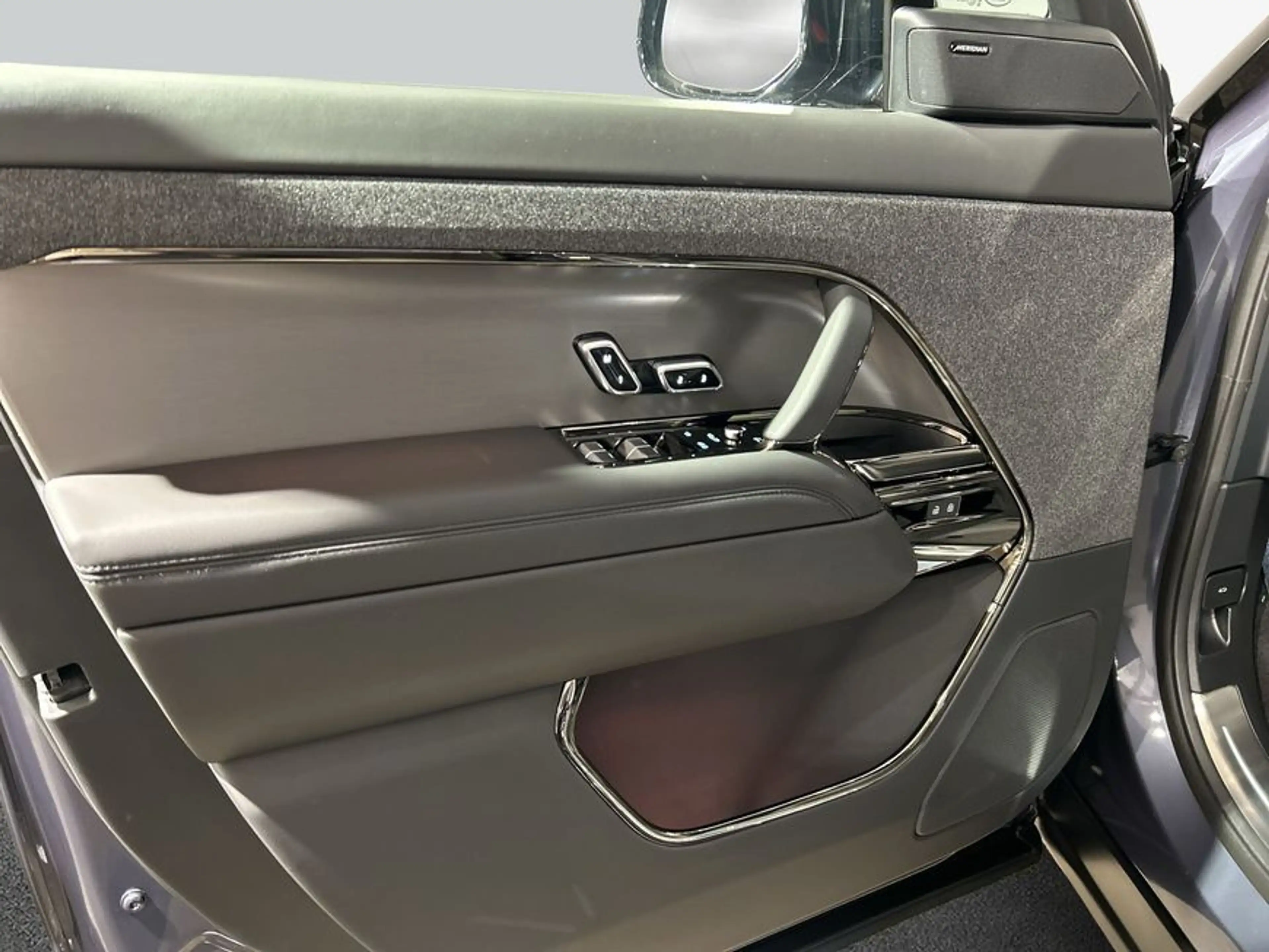 Land Rover Range Rover Sport P460e S — photo 13