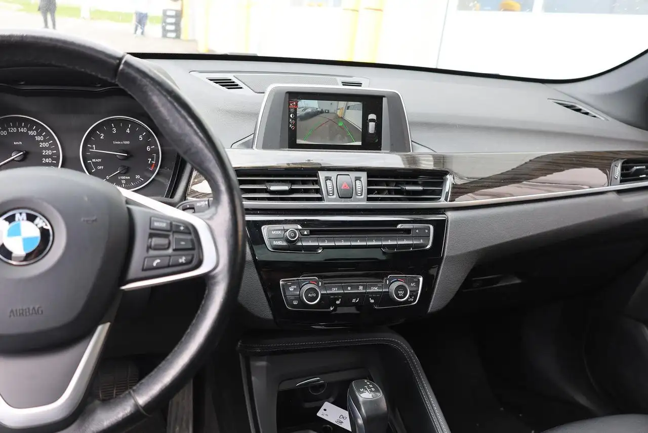 BMW X1 снимка BMW X1
