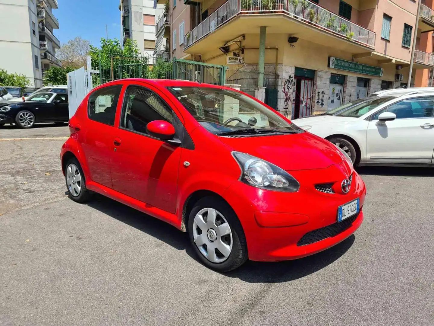 Toyota Aygo 1.0 12V VVT-i 5 porte Rood - 1