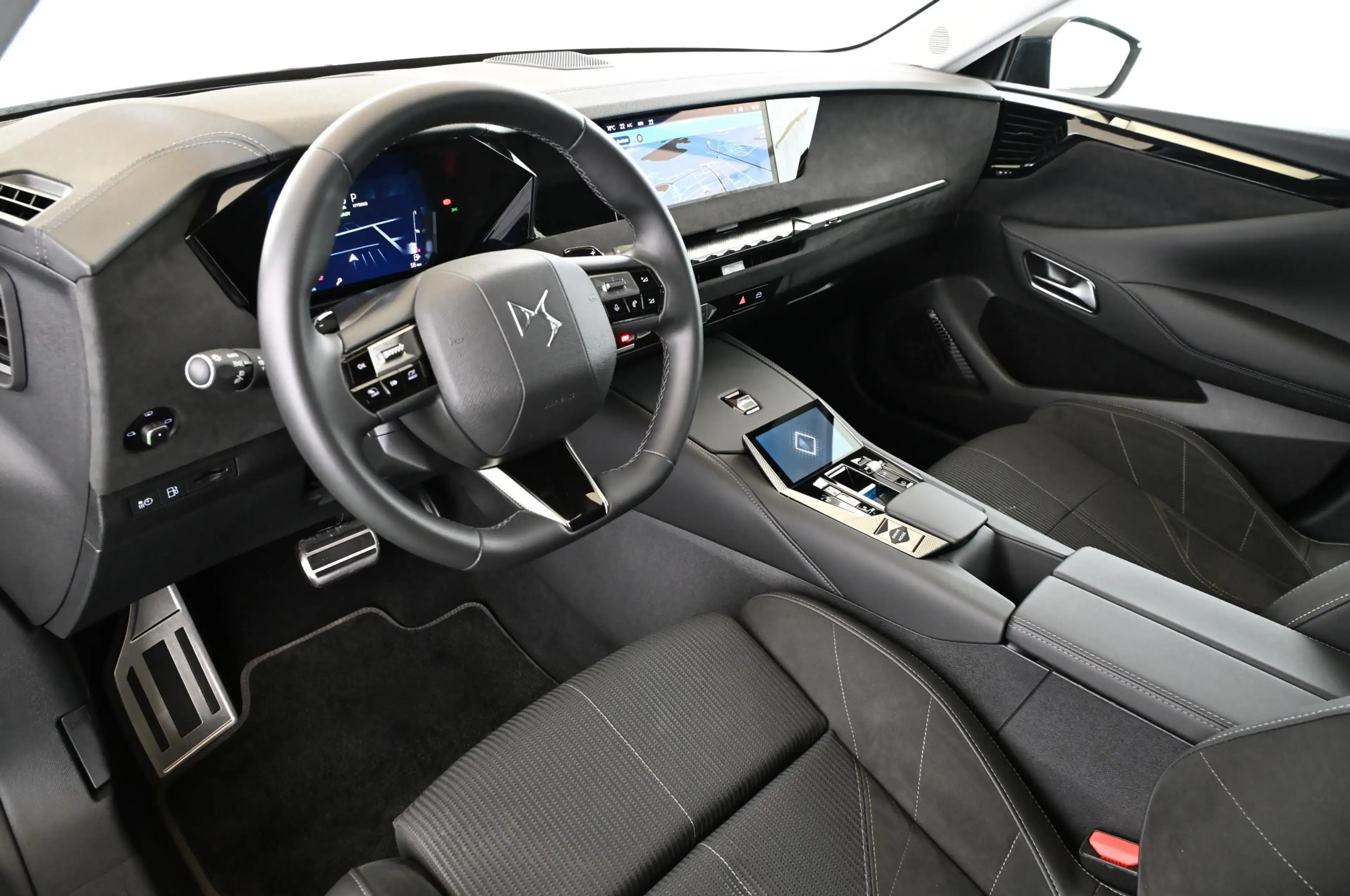 DS Automobiles DS 4 1.6 E-Tense 225 Etolie Alcantara UVP 53.000 EUR — photo 12