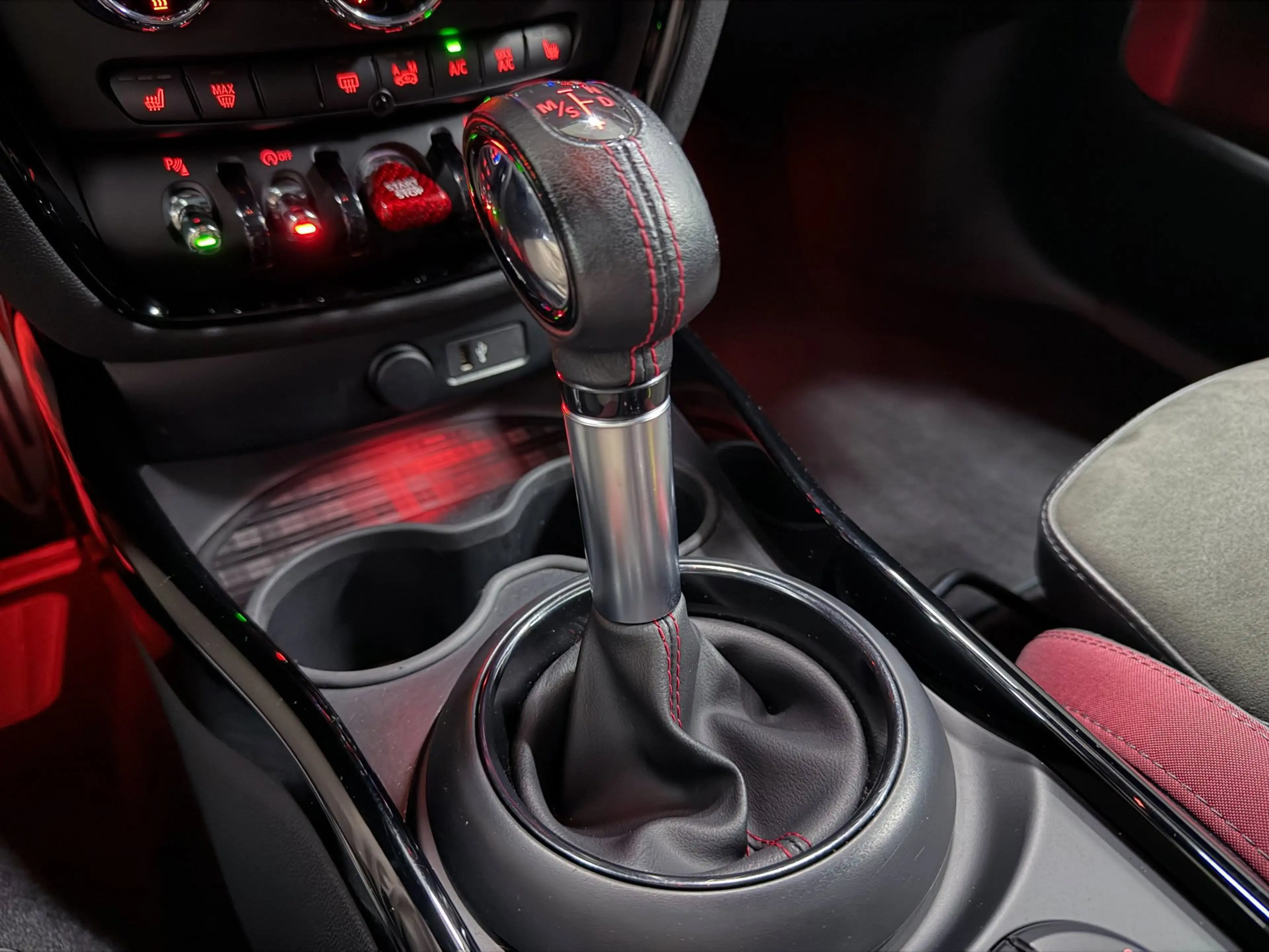 MINI John Cooper Works Clubman 2.0 ALL4 Chili 231PK JCW-STOELEN/ALCANTARA/PANO/NA — photo 29