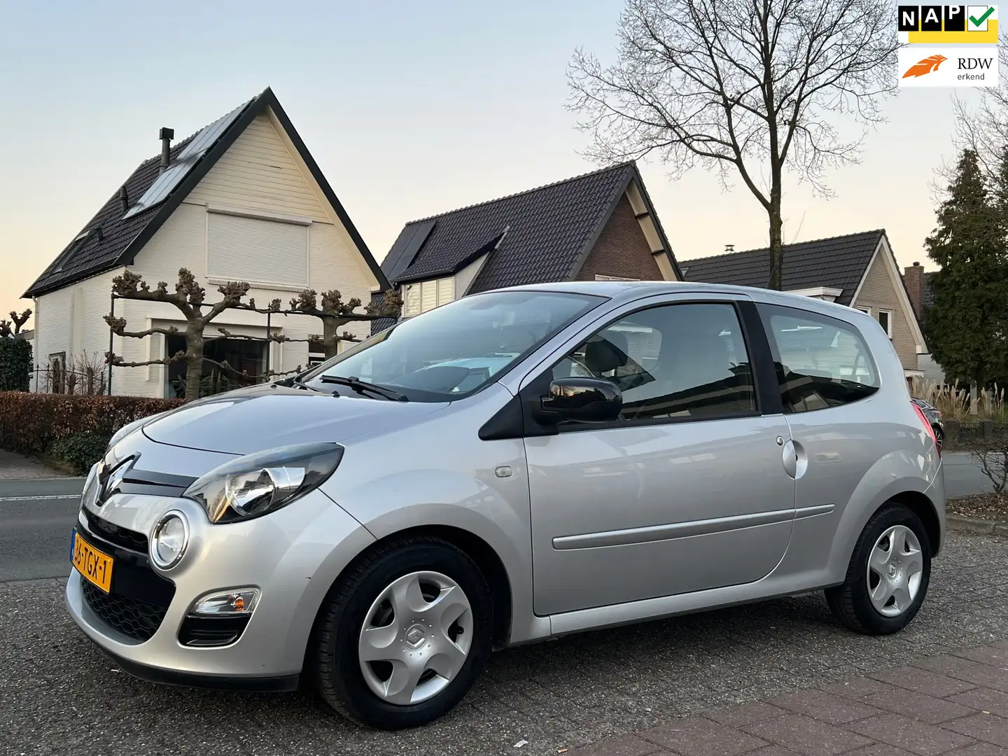 Renault Twingo 1.2 16V Dynamique AUTOMAAT NL-AUTO. Grijs - 1