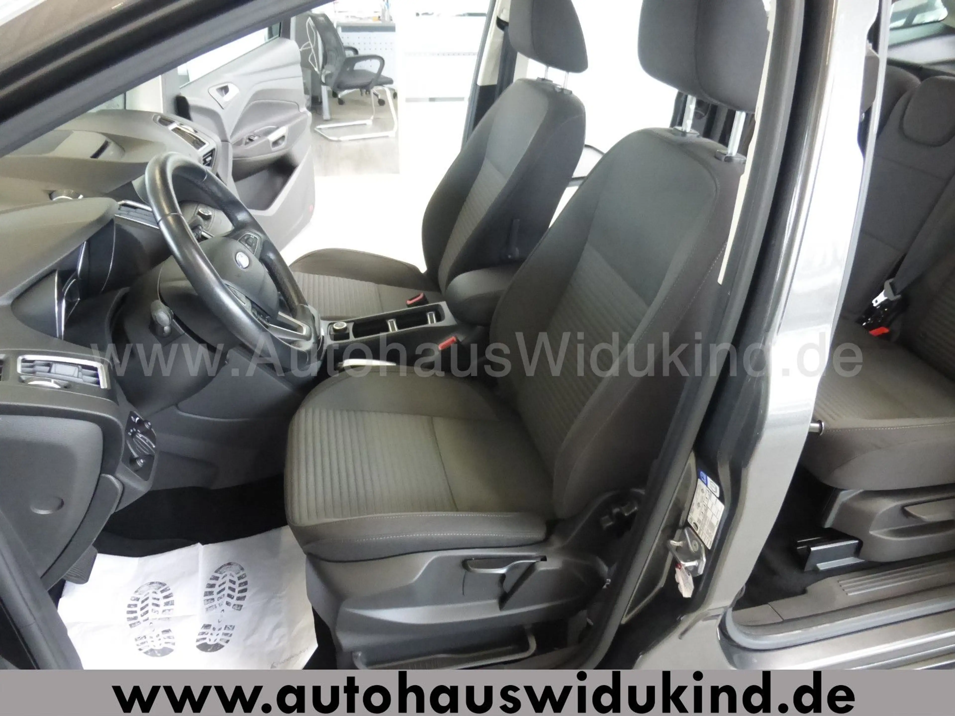 Ford Grand C-Max 1,5 Autom. Kamera Navi Xenon 1.HAND — photo 10