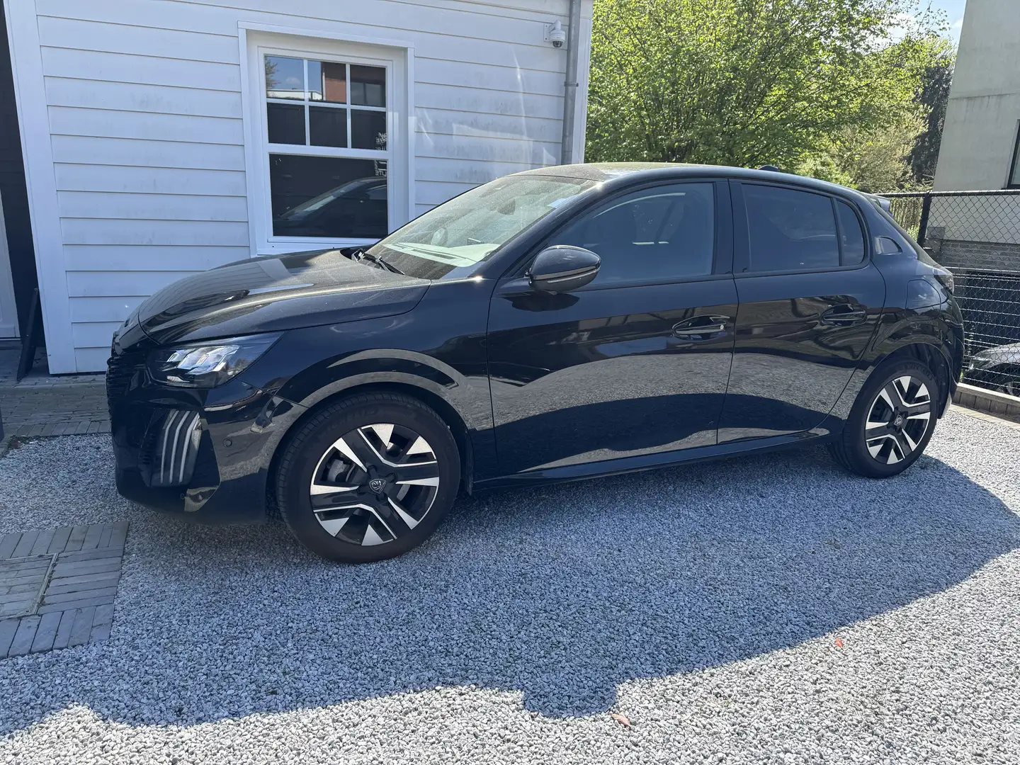 Peugeot 208 1.2 PureTech GT Line S&S Noir - 1