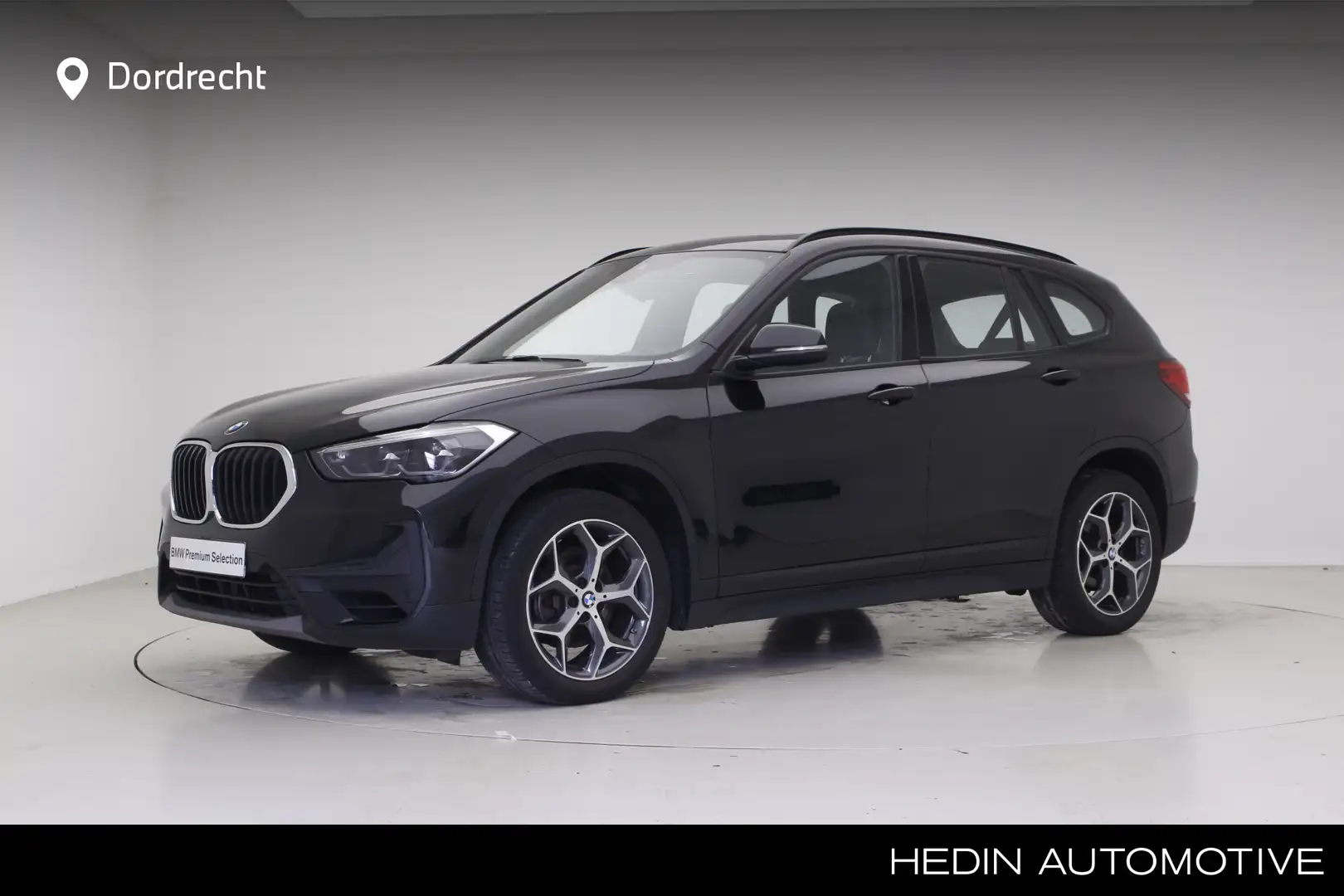 BMW X1 sDrive18i | Panorama | Leder | 2 jaar Garantie | L Zwart - 1