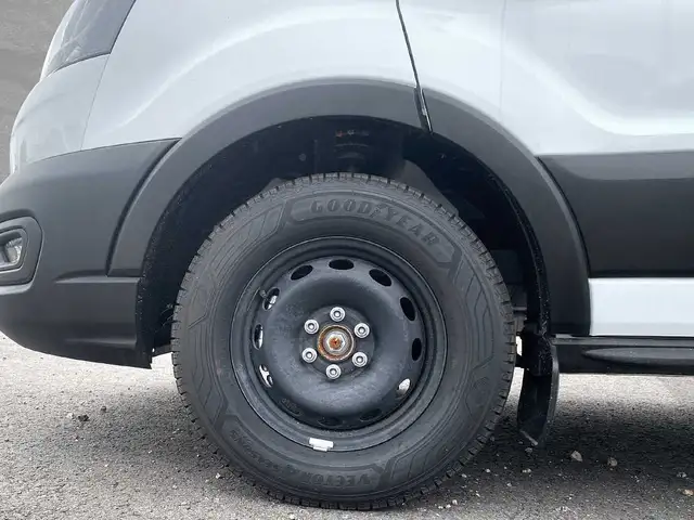 Ford Transit view 9