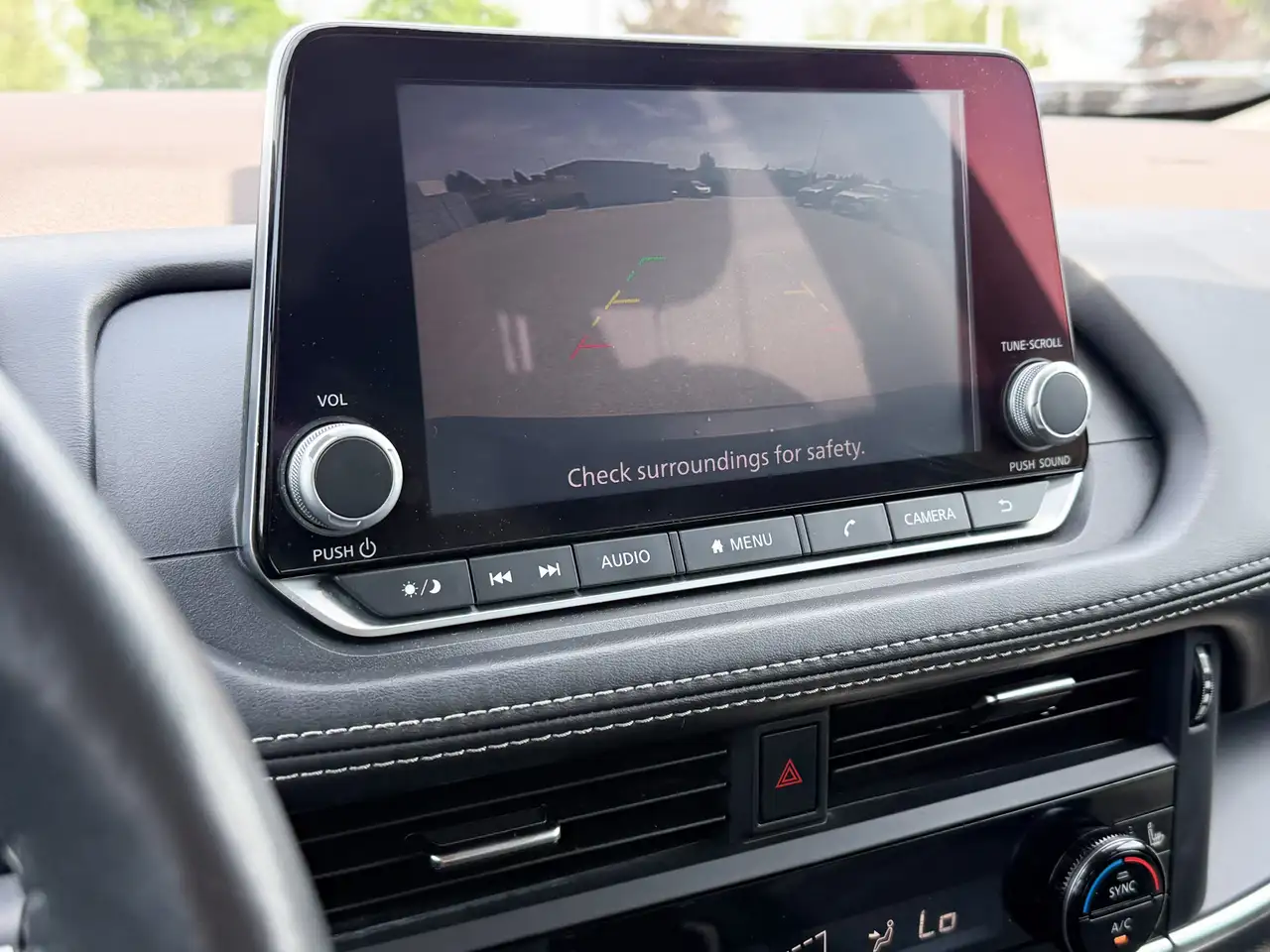 Nissan Rogue снимка Nissan Rogue