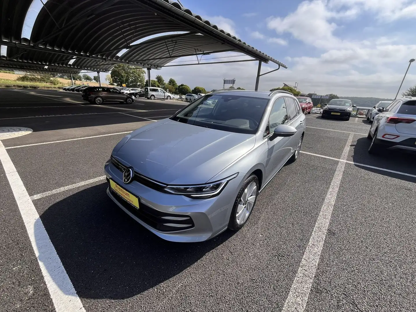 Volkswagen Golf Variant 1.5 eTSI Edition 4ALL Alu 17" AHK R Silber - 1