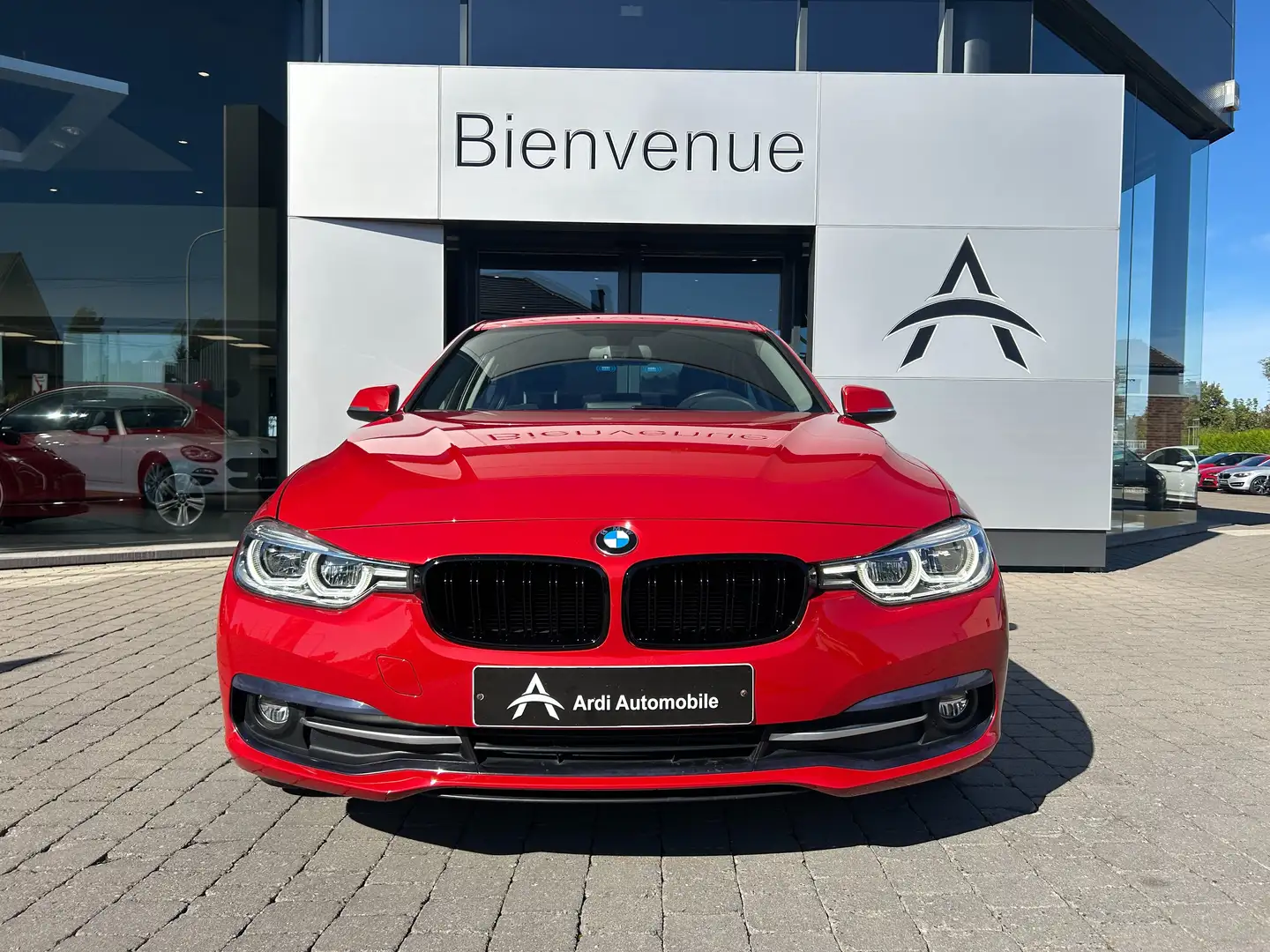 BMW 318 Sport Line *GARANTIE*1ER PROP*LED*GPS*CRUISE* Rouge - 2