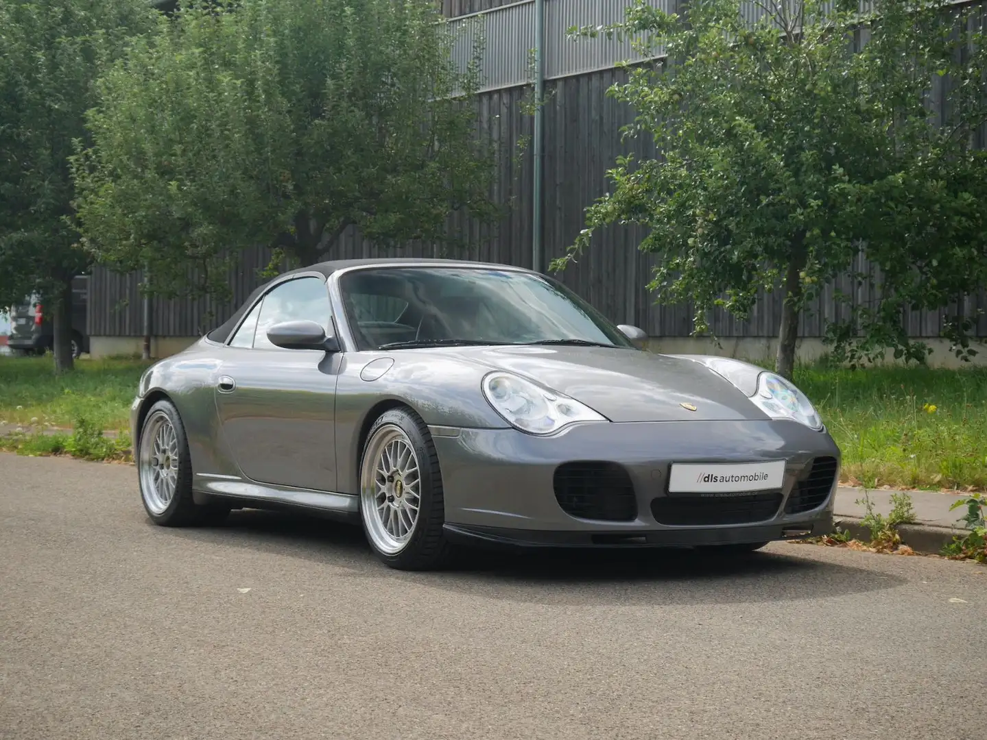 Porsche 996 Carrera 4S Cabriolet, uff., Scheckheft Gris - 1