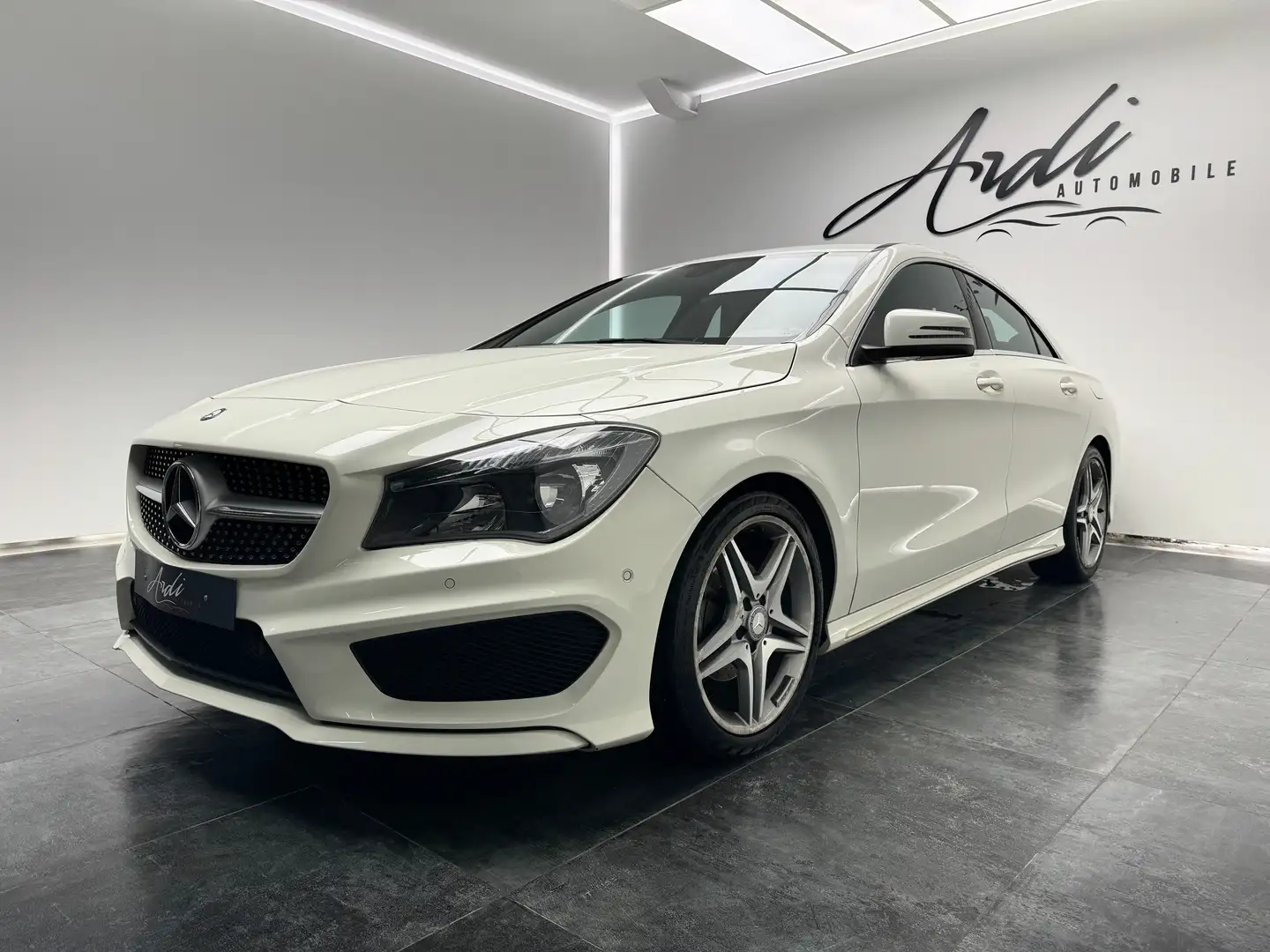 Mercedes-Benz CLA 180 *GARANTIE 12 MOIS*PACK AMG*CAMERA AR*AIRCO* Blanc - 1