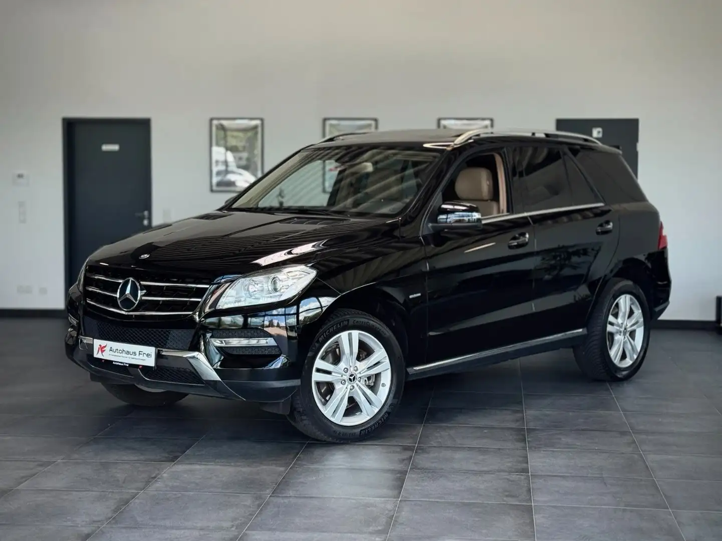 Mercedes-Benz ML 350 4MATIC*Totwinkel*Keyless*Schiebedach* Schwarz - 1