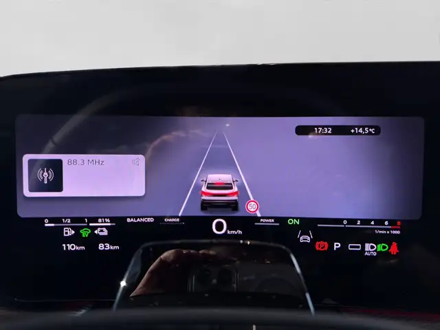 Audi Q5 view 10