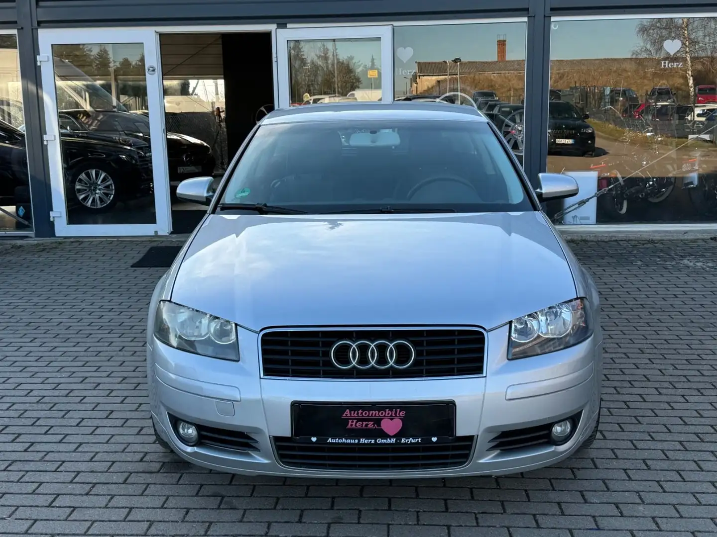 Audi A3 2.0 TDI Attraction*TUV2026*Klima*Sitzheizung* Zilver - 2